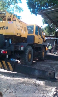 ขายรถเครน KOMATSU LW250L-1 25 ตัน 4 ล้อ s/n6030 ราคา 1700000