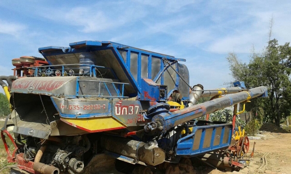 ขายรถเกี่ยวข้าว ศักดิ์พัฒนาการเกษตร เครื่อง 6D16 195 แรงม้า รถพร้อมใช้ครับ