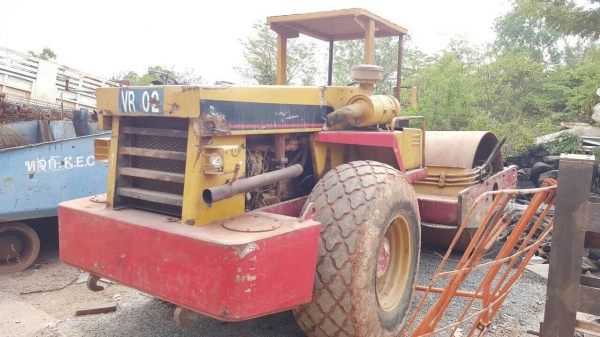 ขาย รถบดสั่นสะเทือน SAKAI 4X4 เอกสารเล่มทะเบียนครบ รถพร้อมใช้งาน