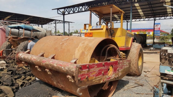 ขาย รถบดสั่นสะเทือน SAKAI 4X4 เอกสารเล่มทะเบียนครบ รถพร้อมใช้งาน