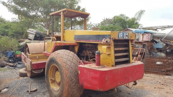 ขาย รถบดสั่นสะเทือน SAKAI 4X4 เอกสารเล่มทะเบียนครบ รถพร้อมใช้งาน