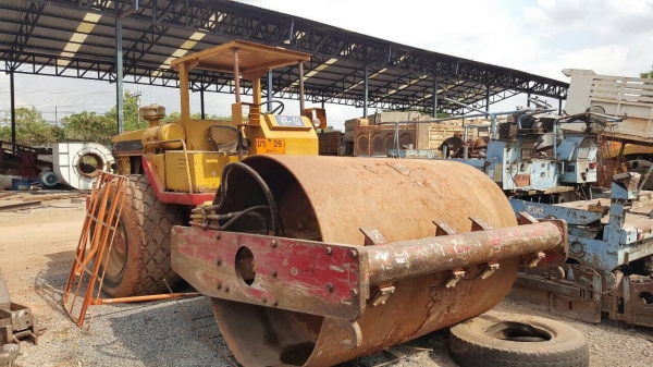 ขาย รถบดสั่นสะเทือน SAKAI 4X4 เอกสารเล่มทะเบียนครบ รถพร้อมใช้งาน