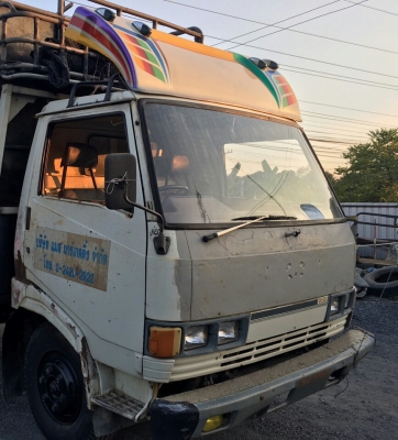 หกล้อ ฮีโน่ KM779 ยาง8.25ช่วงยาว5.50ม สภาพดีพร้อมใช้ ทะเบียนพร้อมโอน