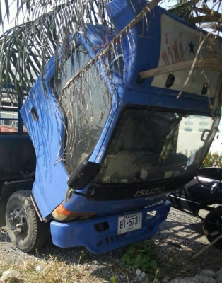 หกล้อ อีซูซุ NPR120ปี44 แอร์ พ.เวอร์ ช่วงยาว4.30ม สภาพพร้อมใช้งาน ทะเบียนพร้อมโอน