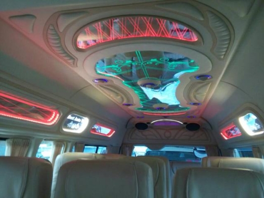 โทร 0922726669 คุณตันหยง รถตู้เบสมือสองฝั่งธน รถตู้ดีเซลล์ปี 2014 วีไอพี เบาะหนัง 4 แถว ราคา 1029000 บาท