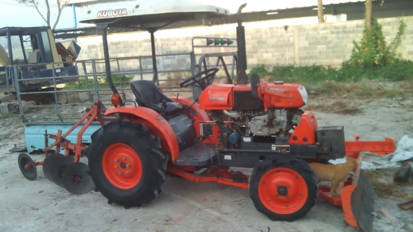 ขายรถไถKUBOTA KRT140  พร้อมใช้ สวยๆ สีเดิมๆ แรงๆ
