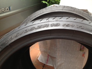 ยาง P-ZERO 235/35/19 เเละ 295/30/19