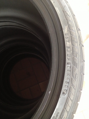 ยาง Bridgestone RE-050A 235/35/19 เเละ 305/30/19
