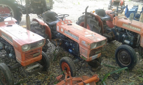 คูโบต้าหลายรุ่นหลายขนานครับ