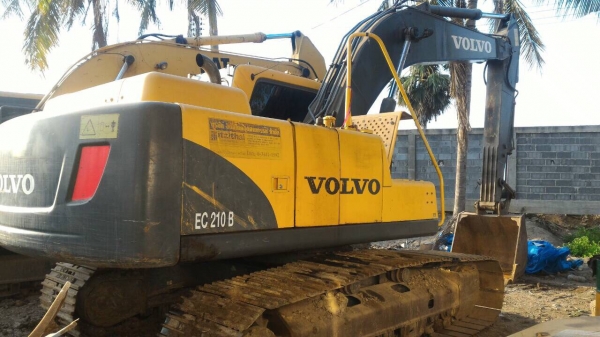 ขายคับVOLVO 210B สภาพดี อินวอยซ์ พร้อมใช้งานได้เลย