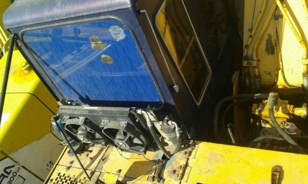 ขายรถแบคโฮ KOBELCO  SK045 - 120 Mark 2 โช่หนา เอวแน่น เครื่องดี ปั้มดี แอร์เย็น เอกสารเล่มทะเบียน ราคา 695,000 090-772-3710 090-772-3708