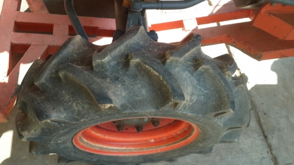 ขายรถไถคูโบต้าB2420พร้อมใบมีด+ผาน5 ขายรถไถคูโบต้าB2420พร้อมใบมีด+ผาน5