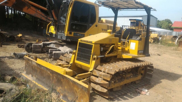 ขายครับ รถแทรกเตอร์ BD2G พร้อมใช้งานครับ