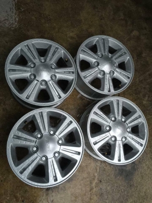 ขายล้อแม็กอีสุ ออนิว ขอบ15 ลายนี้หายาก(ขายแล้วครับ รอจัดส่ง บางแค พรุ่งนี้เย็น)