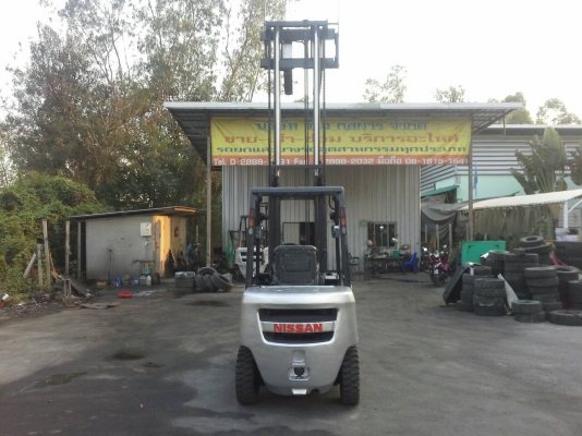 nissanรุ่นใหม่ ขนาด3ตัน เสาสูง4ม.งาสไลด์ เกียร์ออร์โต้ เครื่องยนต์ดีเซลQD32 ใช้งานน้อยกว่า4000ชั่วโมง