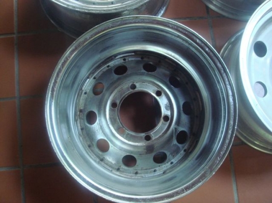 ขายล้อผสมเลือกตามชอบ usa อเมริกาขอบ 16กว้าง 8นิ้ว6รู139 4วงครับ