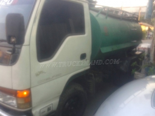 รถบรรทุกน้ำหรือรถดูดส้วม เป็นแทงค์สแตนเลสทั้งลูก ถังจุ 4,000 ลิตร