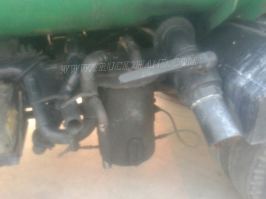 รถบรรทุกน้ำหรือรถดูดส้วม เป็นแทงค์สแตนเลสทั้งลูก ถังจุ 4,000 ลิตร