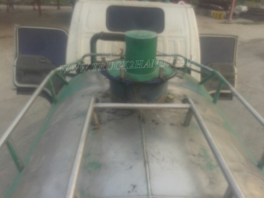 รถบรรทุกน้ำหรือรถดูดส้วม เป็นแทงค์สแตนเลสทั้งลูก ถังจุ 4,000 ลิตร
