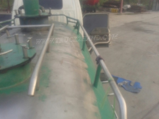 รถบรรทุกน้ำหรือรถดูดส้วม เป็นแทงค์สแตนเลสทั้งลูก ถังจุ 4,000 ลิตร