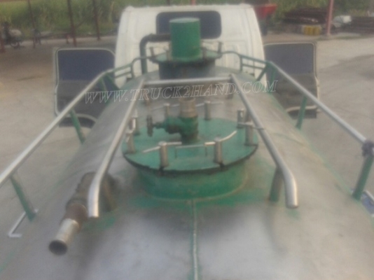 รถบรรทุกน้ำหรือรถดูดส้วม เป็นแทงค์สแตนเลสทั้งลูก ถังจุ 4,000 ลิตร
