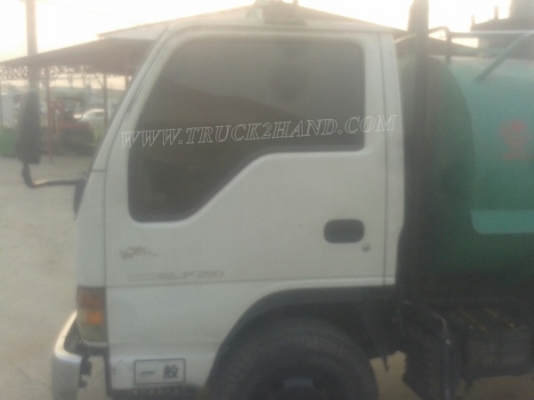 รถบรรทุกน้ำหรือรถดูดส้วม เป็นแทงค์สแตนเลสทั้งลูก ถังจุ 4,000 ลิตร