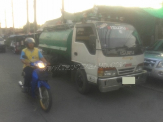 รถบรรทุกน้ำหรือรถดูดส้วม เป็นแทงค์สแตนเลสทั้งลูก ถังจุ 4,000 ลิตร