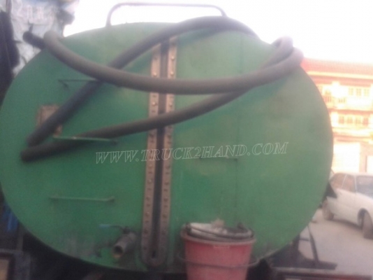 รถบรรทุกน้ำหรือรถดูดส้วม เป็นแทงค์สแตนเลสทั้งลูก ถังจุ 4,000 ลิตร