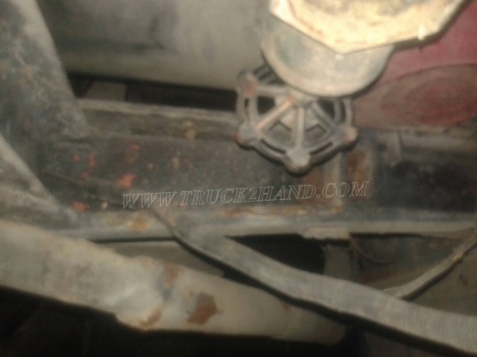 รถบรรทุกน้ำหรือรถดูดส้วม เป็นแทงค์สแตนเลสทั้งลูก ถังจุ 4,000 ลิตร