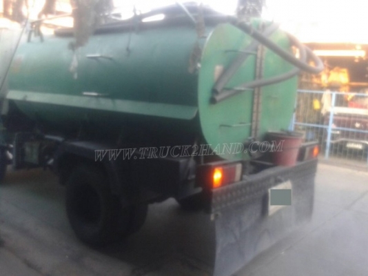 รถบรรทุกน้ำหรือรถดูดส้วม เป็นแทงค์สแตนเลสทั้งลูก ถังจุ 4,000 ลิตร