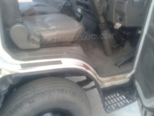 รถบรรทุกน้ำหรือรถดูดส้วม เป็นแทงค์สแตนเลสทั้งลูก ถังจุ 4,000 ลิตร