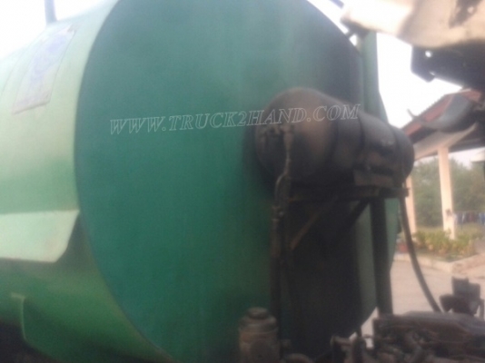 รถบรรทุกน้ำหรือรถดูดส้วม เป็นแทงค์สแตนเลสทั้งลูก ถังจุ 4,000 ลิตร