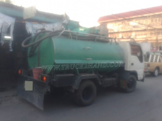 รถบรรทุกน้ำหรือรถดูดส้วม เป็นแทงค์สแตนเลสทั้งลูก ถังจุ 4,000 ลิตร