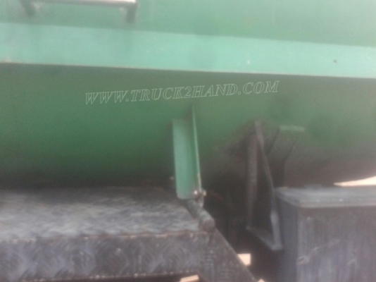 รถบรรทุกน้ำหรือรถดูดส้วม เป็นแทงค์สแตนเลสทั้งลูก ถังจุ 4,000 ลิตร