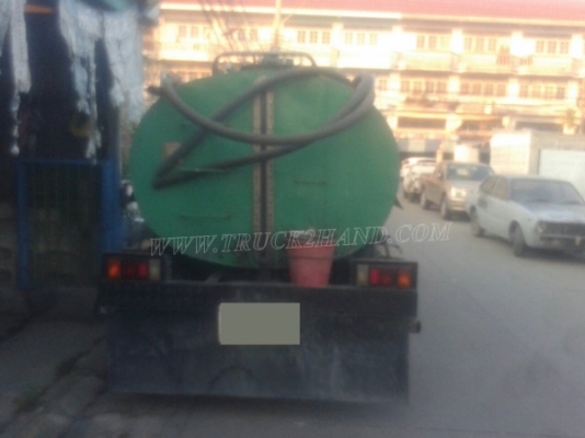 รถบรรทุกน้ำหรือรถดูดส้วม เป็นแทงค์สแตนเลสทั้งลูก ถังจุ 4,000 ลิตร