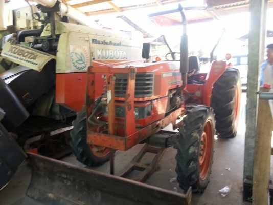 ขายรถไถ KUBOTA M5000 อุปกรณ์ ดันหน้า ผานหลัง สภาพสวยพร้อมใช้งาน  สนใจโทร 090-8588220คุณนะ 093-3258446คุณบิว หรือเข้าดูสินค้าอื่นๆได้ที่ www.truck.in.th/498 หรือเพจFacebook ณรงค์ ซื้อขายรถมือสอง (เว็บไซต์ส่วนตัว) หรือFacebook คุณนะ รถบรรทุก
