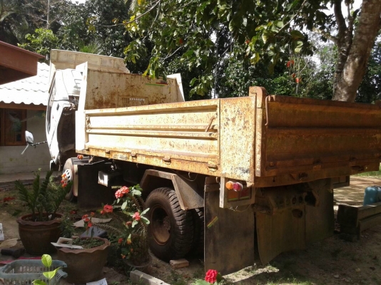 รถอีซูซุ 6 ล้อดั้ม NQR 175 แรงม้า. ปี 50.  ( รถวิ่ง 22x,xxx กม. )     สนใจติดต่อ  081 - 6079515