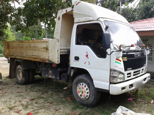 รถอีซูซุ 6 ล้อดั้ม NQR 175 แรงม้า. ปี 50.  ( รถวิ่ง 22x,xxx กม. )     สนใจติดต่อ  081 - 6079515