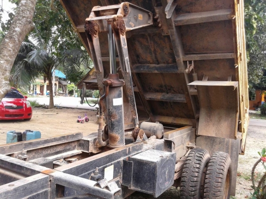 รถอีซูซุ 6 ล้อดั้ม NQR 175 แรงม้า. ปี 50.  ( รถวิ่ง 22x,xxx กม. )     สนใจติดต่อ  081 - 6079515