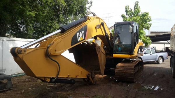 ขาย cat 320d. Made in japan เครื่องแน่น ช่วงล่างเปลี่ยนใหม่ ออกห้าง เจ้าของขายเอง ขาย cat 320d. Made in japan เครื่องแน่น ช่วงล่างเปลี่ยนใหม่ ออกห้าง เจ้าของขายเอง