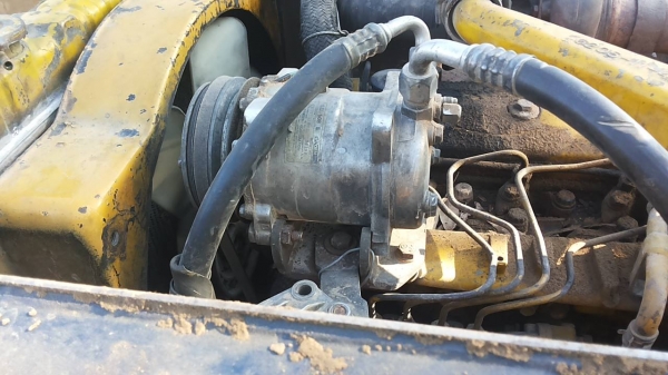 แบคโฮ KOMATSU PC120-5 ตัวเดินใหญ่ ไฟตัด อุปกรณ์กล่อง+จอ มี เอกสารอินวอย **ขาย KOMATSU PC120-5 แบคโฮยอดนิยม รุ่นพิเศษ ตัวเดินใหญ่ สภาพพร้อมใช้งาน เอกสารอินวอย HYD.EXCAVATOR KOMATSU PC120-5 S/N.40309 (ซีเรียลสูง) ตัวเดินใหญ่ ไฟฟ้าตัด อ