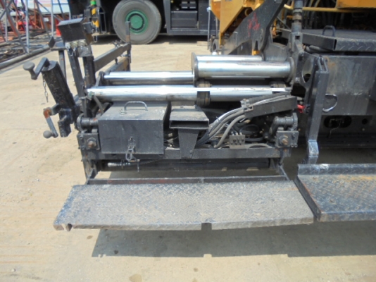 รถปูยาง DEMAG DF130P ปี1999 ปูกว้าง 8เมตร อุปกรณ์ครับ