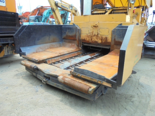 รถปูยาง DEMAG DF130P ปี1999 ปูกว้าง 8เมตร อุปกรณ์ครับ