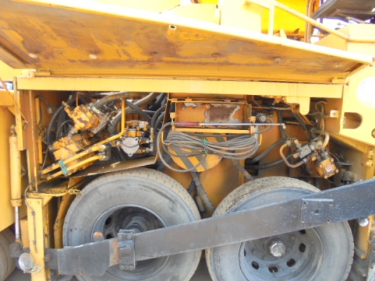 รถปูยาง DEMAG DF130P ปี1999 ปูกว้าง 8เมตร อุปกรณ์ครับ