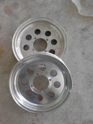 ขายล้อมีเนียมสำหรับแต่ง กอริล่า ชาลี ขอบ 10 หน้ากว้าง 3.5  ราคา 1200 บาท