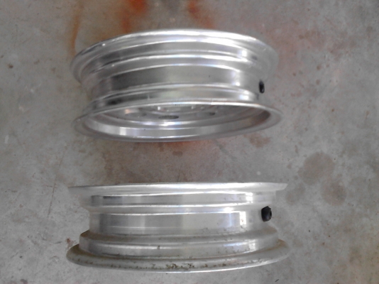 ขายล้อมีเนียมสำหรับแต่ง กอริล่า ชาลี ขอบ 10 หน้ากว้าง 3.5 ราคา 1200 บาท ขายล้อมีเนียมสำหรับแต่ง กอริล่า ชาลี ขอบ 10 หน้ากว้าง 3.5 ราคา 1200 บาท