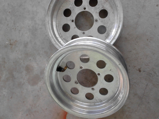 ขายล้อมีเนียมสำหรับแต่ง กอริล่า ชาลี ขอบ 10 หน้ากว้าง 3.5 ราคา 1200 บาท ขายล้อมีเนียมสำหรับแต่ง กอริล่า ชาลี ขอบ 10 หน้ากว้าง 3.5 ราคา 1200 บาท