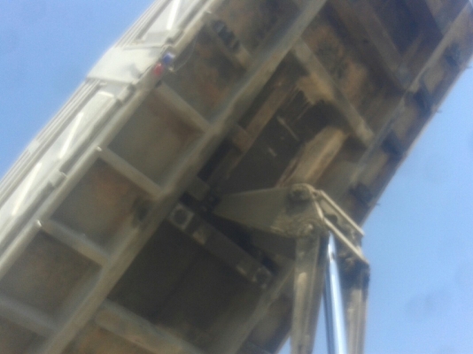 หางดัมพ์สามมิตร 2 เพลา  เพลาเหลี่ยม ติดต่อเจ้าของคุณตี๋ 085-937-6744 , 085-066-0404