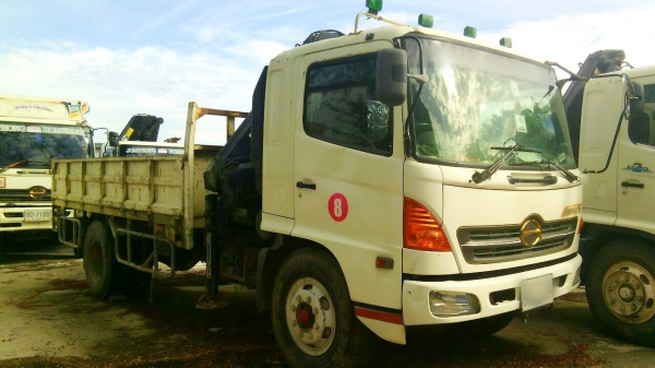 ขายรถ 6 ล้อ ฮีโน่ เมก้า 212 แรง ติดเฮี๊ยบ ปี 49 ยาง 900 สภาพดี จัดแนนท์ได้ สนใจติดต่อได้ที่ 081-9420141  ,  081-5715326