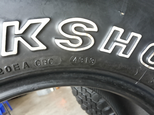 ยางmud 32"ขอบ16"(265/75/16)ปลายปี13 สวยๆ ยางmud 32"ขอบ16"(265/75/16)ปลายปี13 สวยๆ